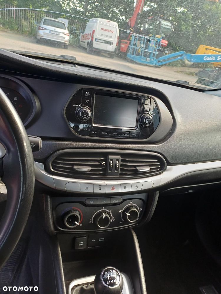 Fiat Tipo 1.4 T-Jet 16v Street - 11