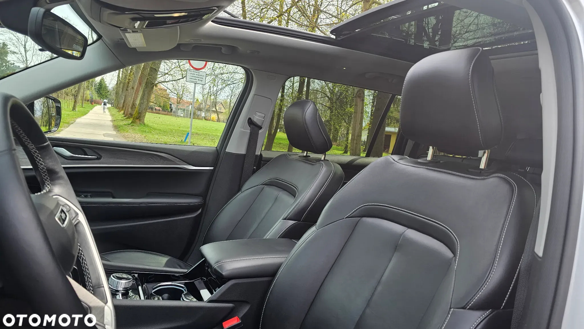 Jeep Grand Cherokee - 29
