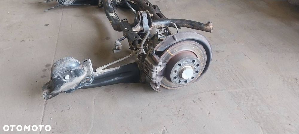 KOMPLETNE ZAWIESZENIE BELKA SANKI TYŁ WAHACZE HAMULCE SKODA OCTAVIA II HB - 5