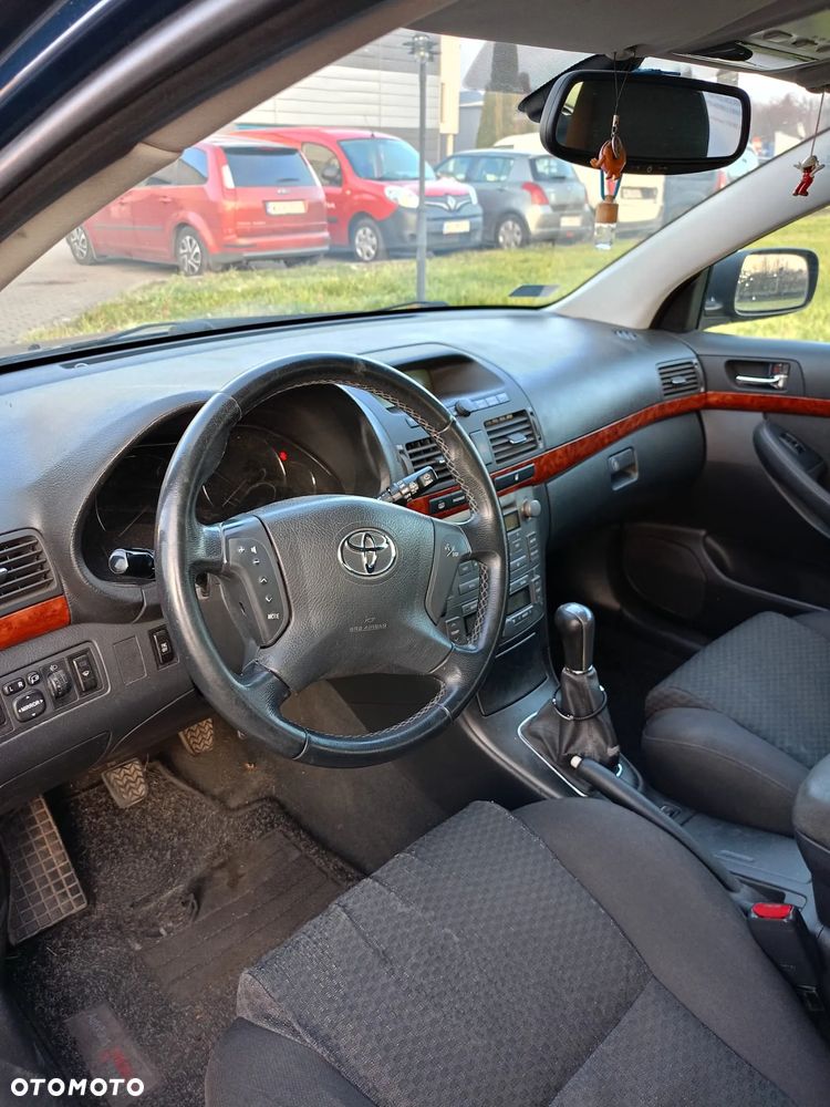 Toyota Avensis 2.0 VVT-i Team - 9