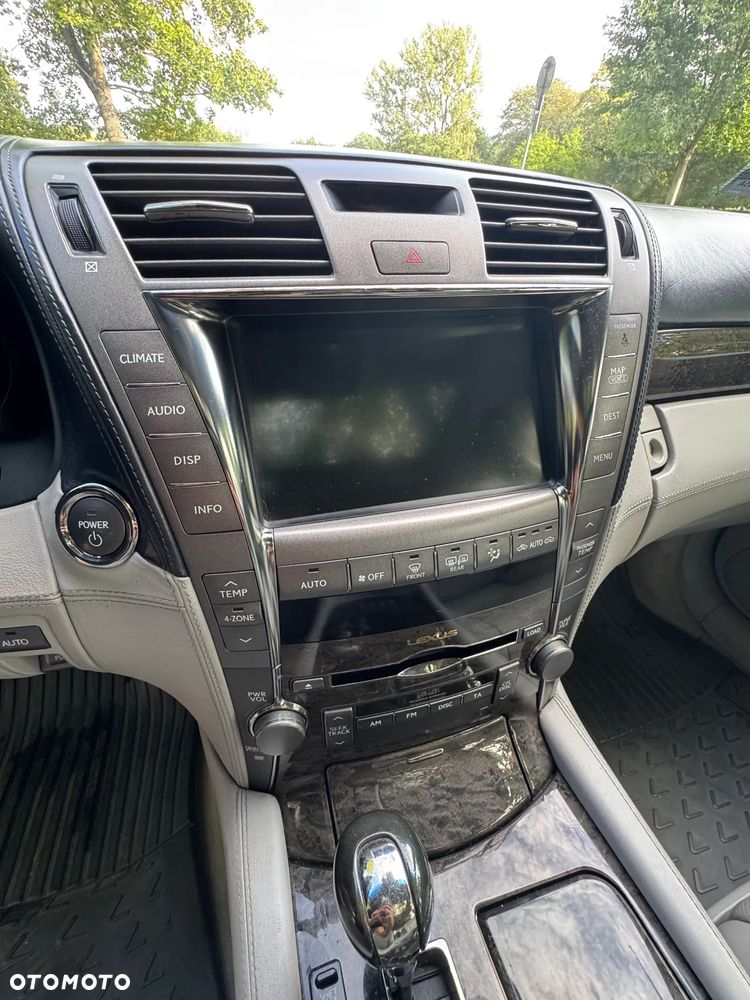 Lexus LS 600h Prestige - 37