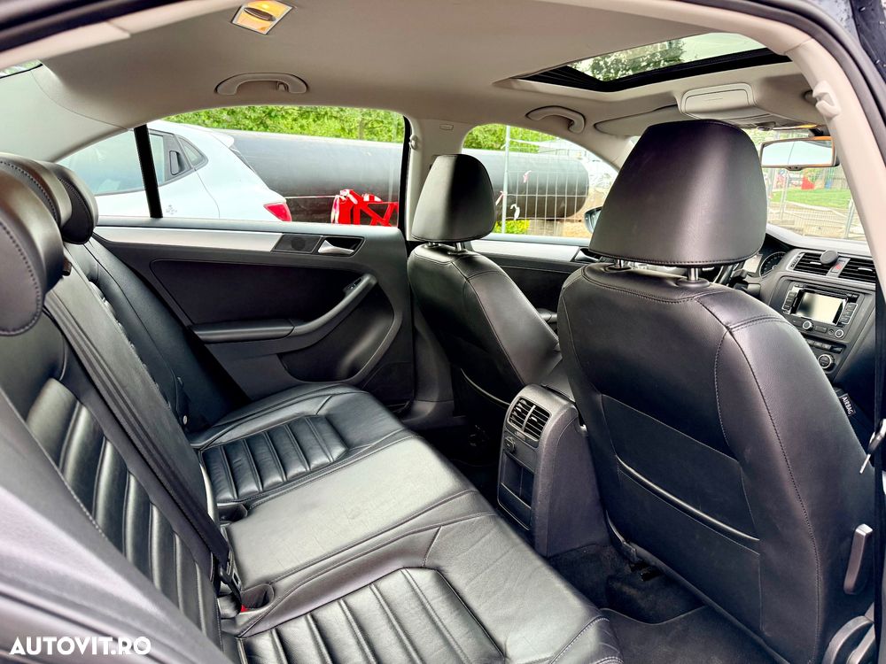 Volkswagen Jetta - 6