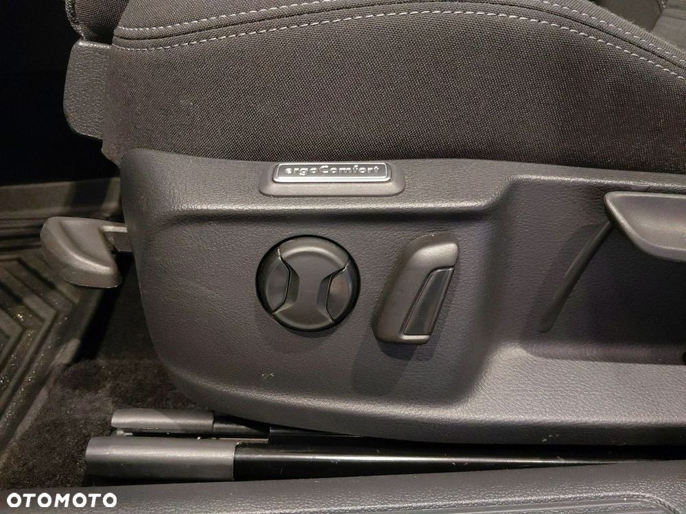 Volkswagen Passat Variant 2.0 TSI Business DSG - 18