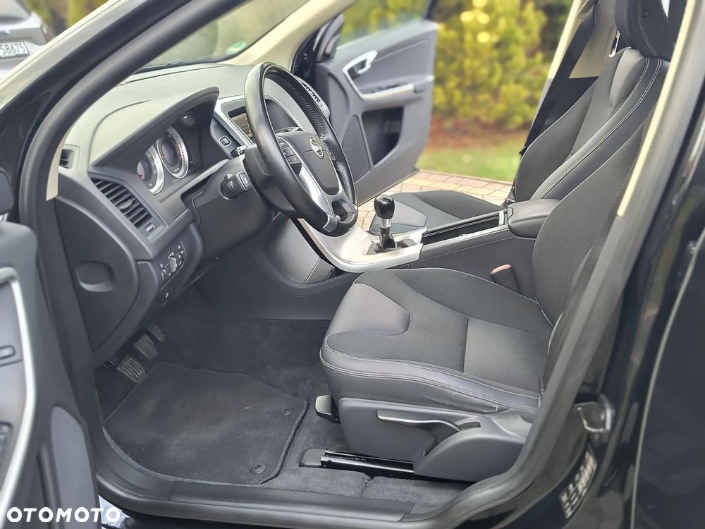 Volvo XC 60 DRIVe R Design - 28