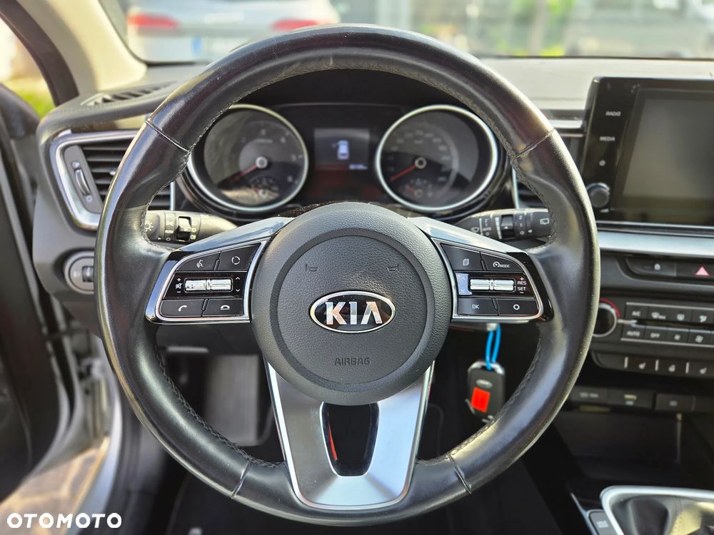 Kia Ceed 1.6 CRDi Eco-Dynamics+ (48V Mild-Hybrid) Platinum Edition - 6