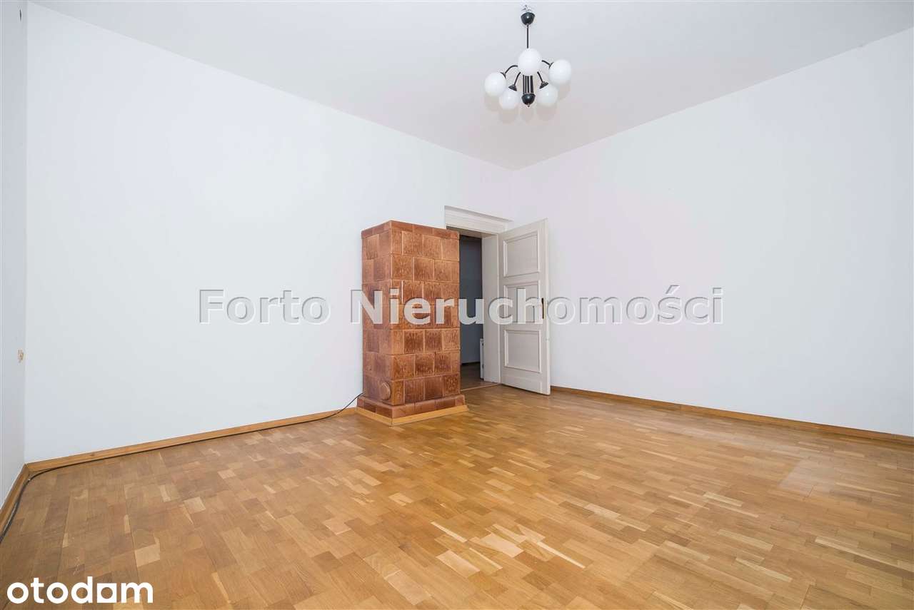 Przestronne mieszkanie z balkonem w centrum