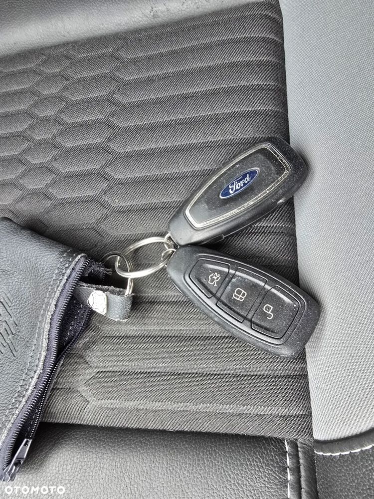 Ford Focus 2.0 EcoBoost ST mit Leder-Exclusiv-Paket - 16