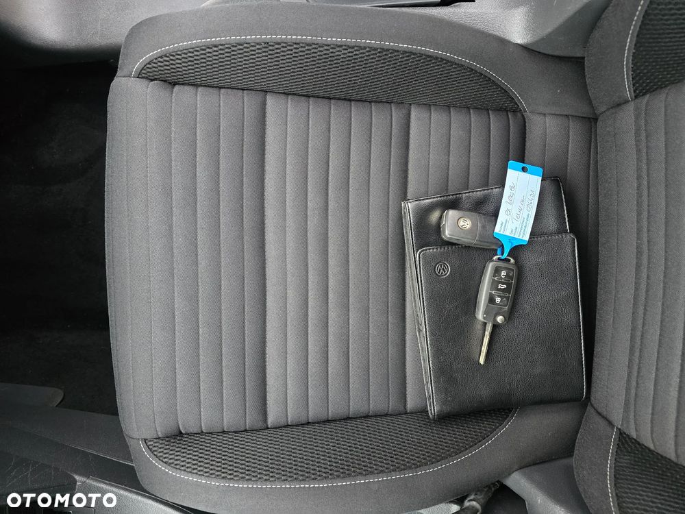 Volkswagen Touran - 19