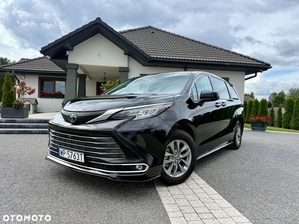 Toyota Sienna - 1