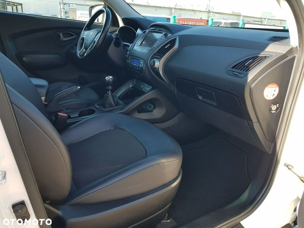 Hyundai ix35 2.0 CRDi 4WD Fifa World Cup Gold Edition - 16