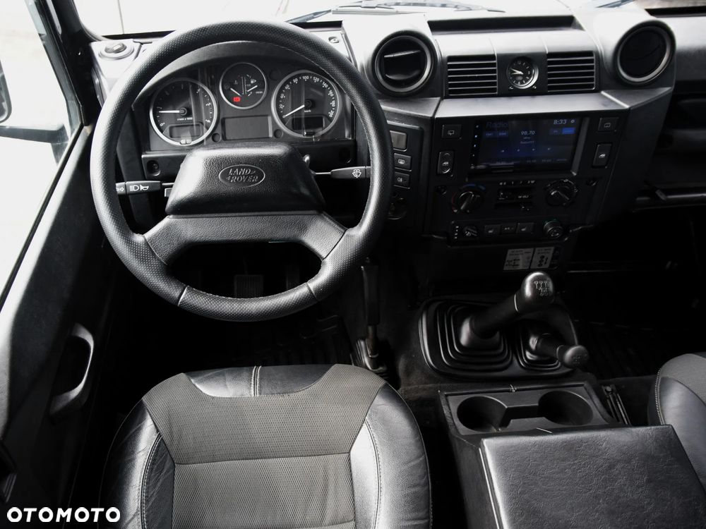 Land Rover Defender - 21