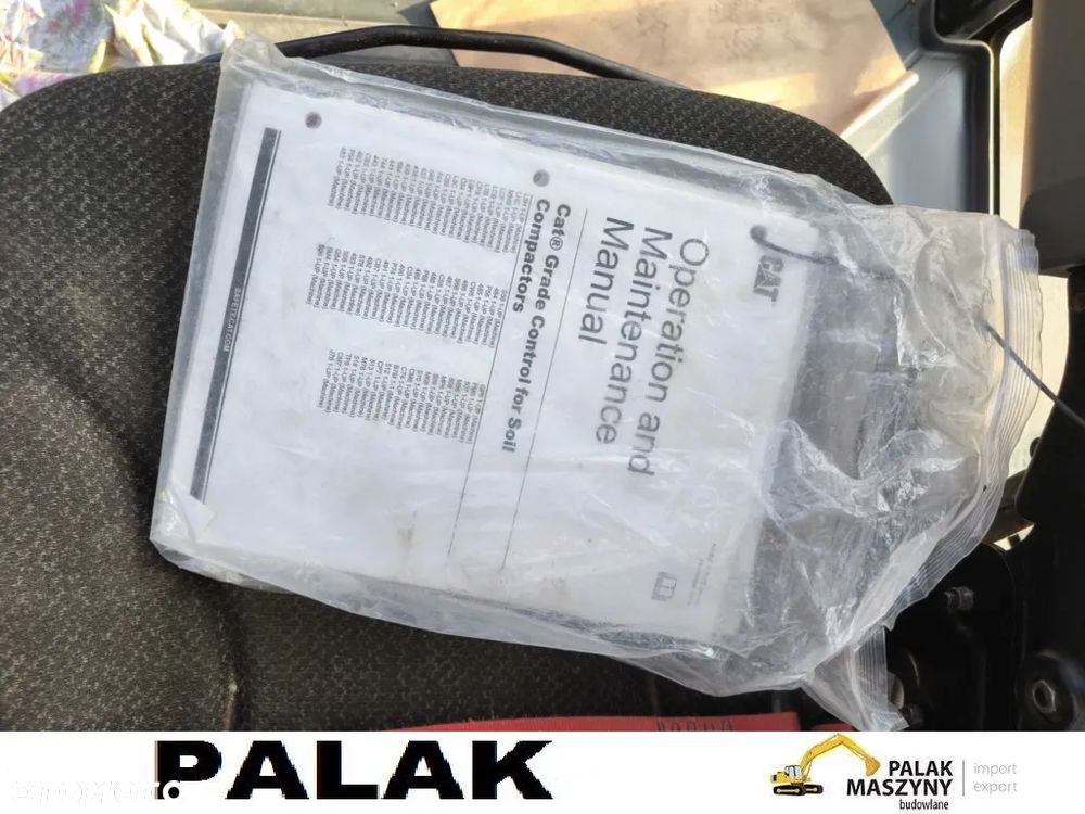 Caterpillar Walec drogowy  CAT CS 64 B , METAL-GUMA  ,2018 rok - 12