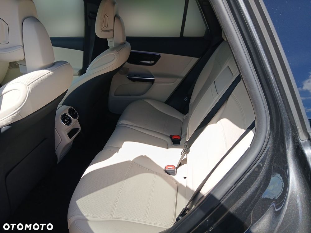 Mercedes-Benz GLC 300 e 4Matic 9G-TRONIC Avantgarde Advanced - 12
