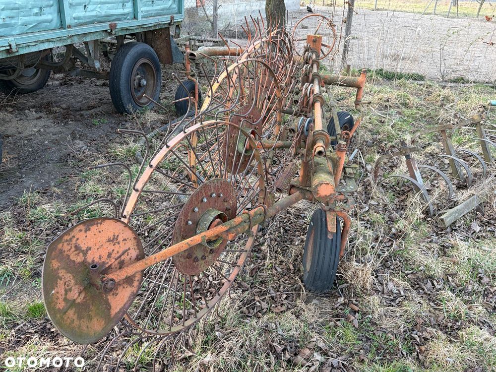 Przyczepka rolnicza dwukółka przyczepa jednoosiowa Transporter do obornika/ Taśmociąg / Podajnik Grabarka 5 gwiazd do siana Meprozet Orzys - 25