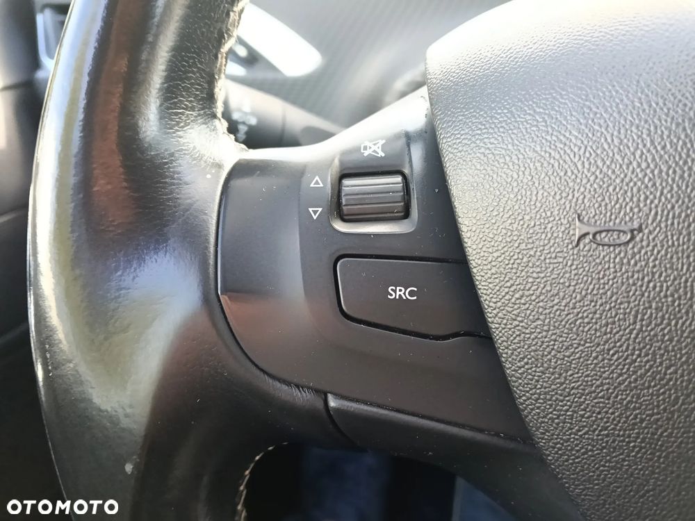 Peugeot 2008 PureTech 110 Stop&Start EAT6 Allure - 33