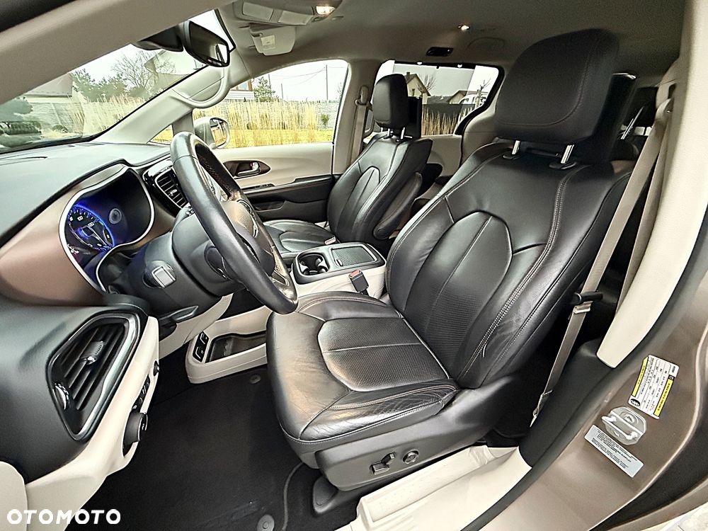 Chrysler Pacifica - 21