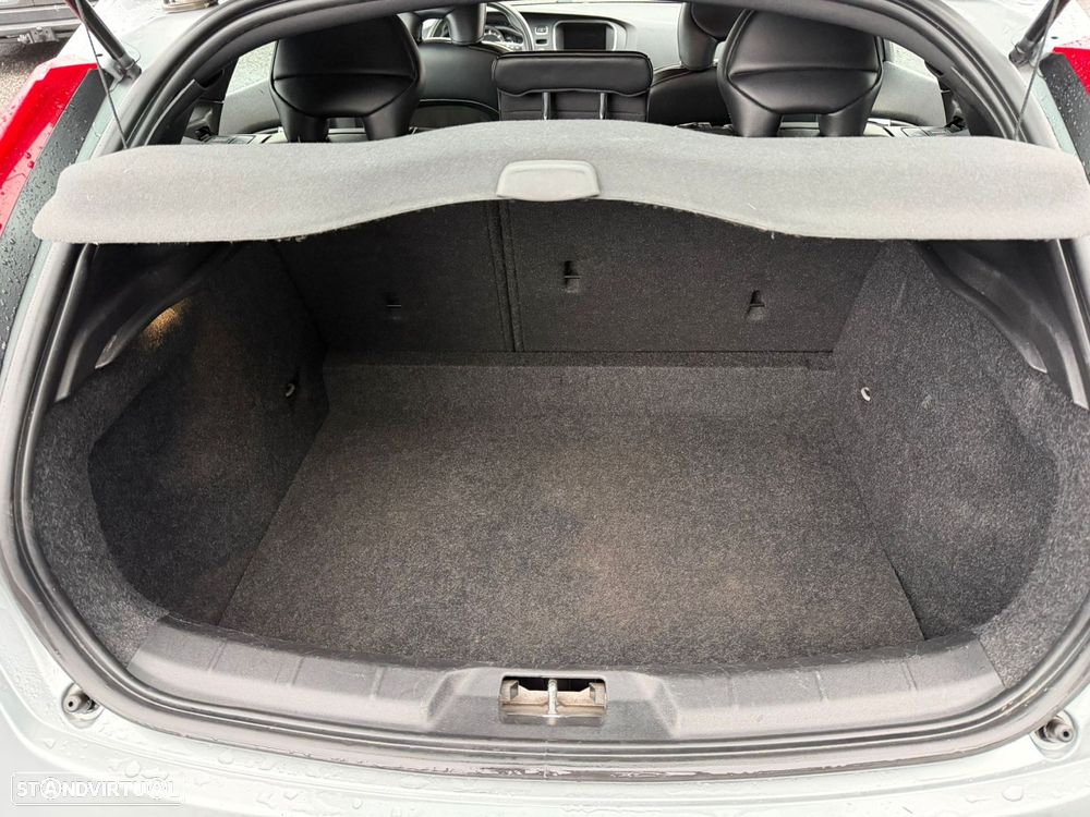 Volvo V40 2.0 D2 R-Design - 15