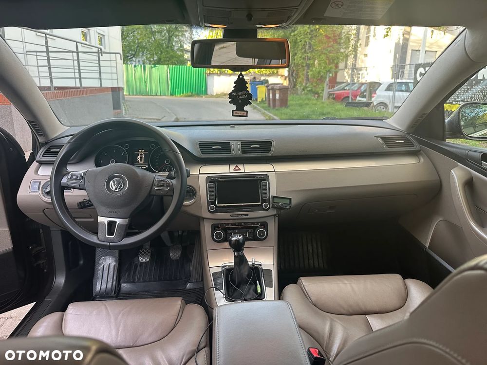 Volkswagen Passat 2.0 TDI DPF Highline - 8