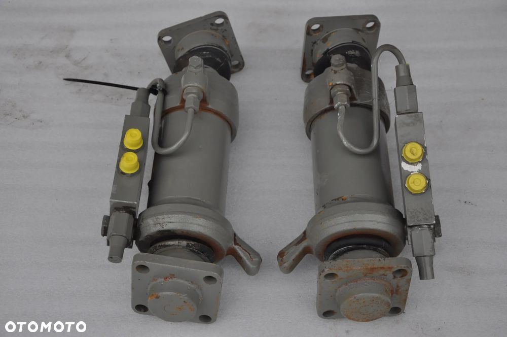 Siłownik hydrauliczny Merlo 38.13 przechyłu - 2