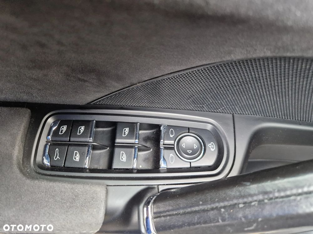 Porsche Cayenne - 21