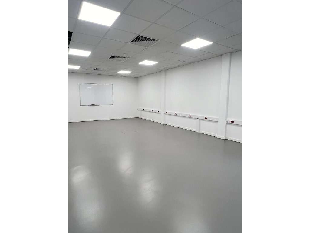 Armazém para Arrendamento | R/C com Entrada Independente - Grande imagem: 3/7