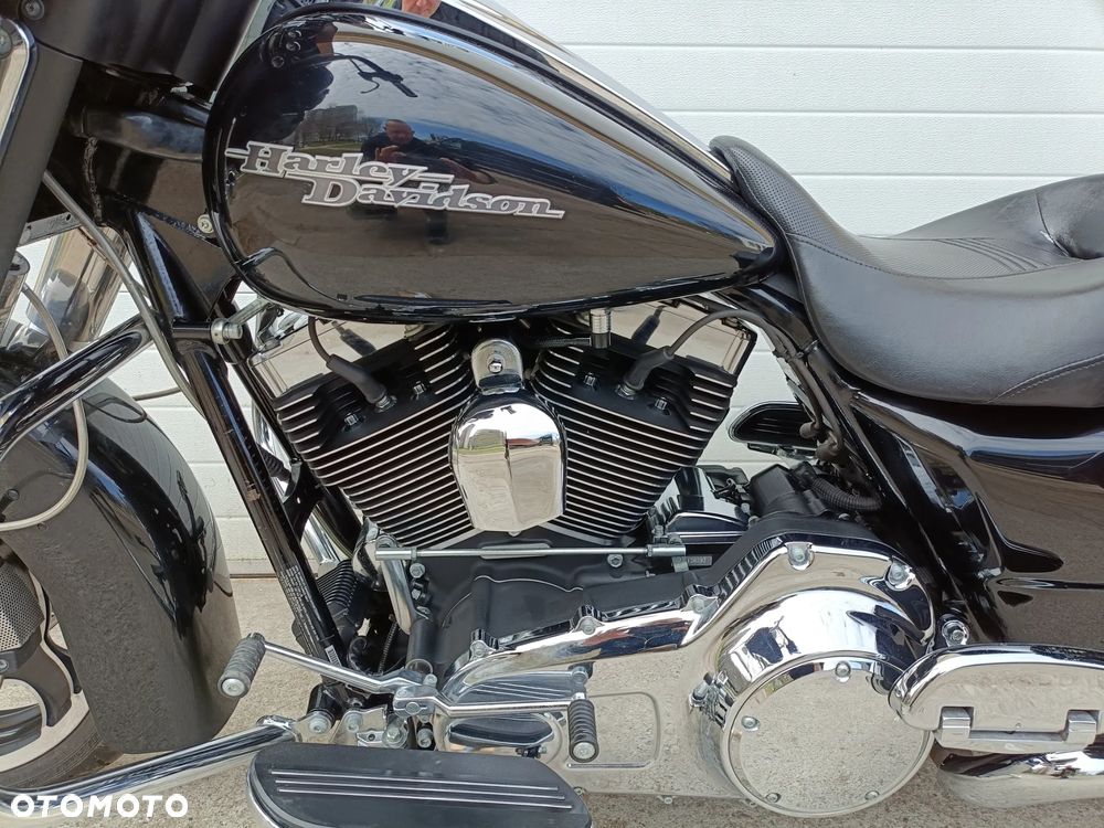 Harley-Davidson Touring Street Glide - 28