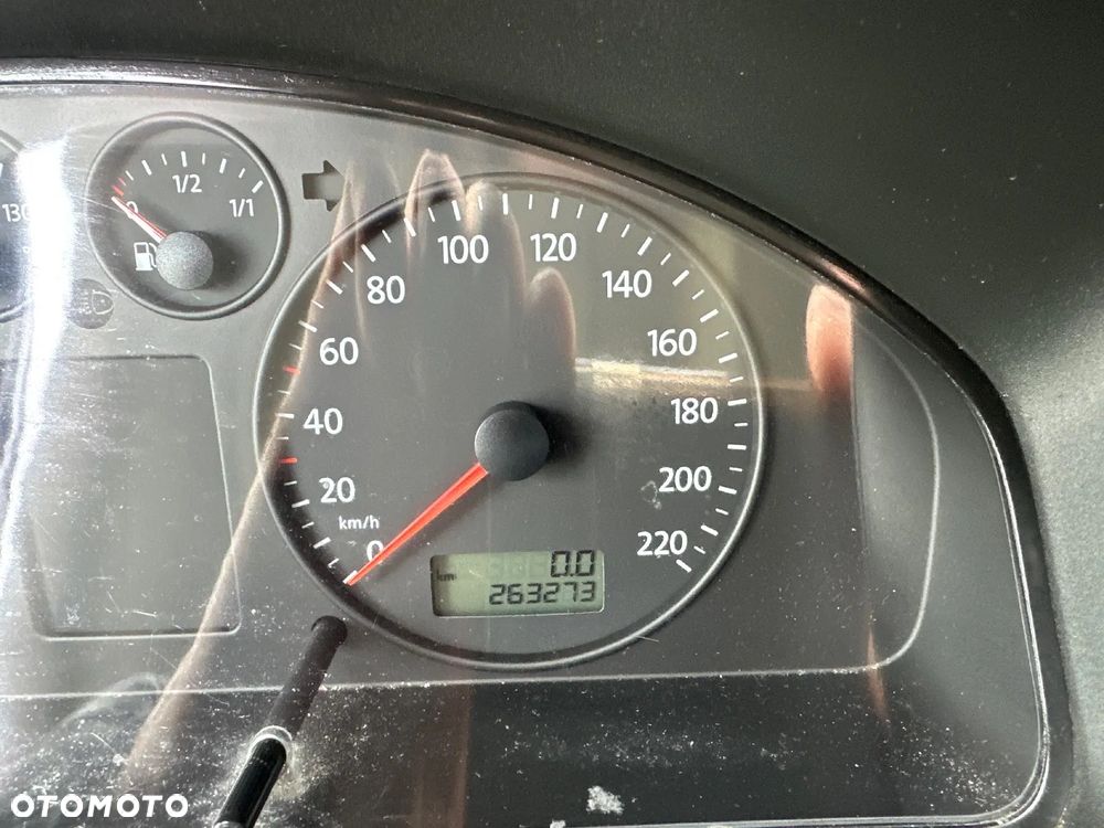 Volkswagen Caravelle - 16