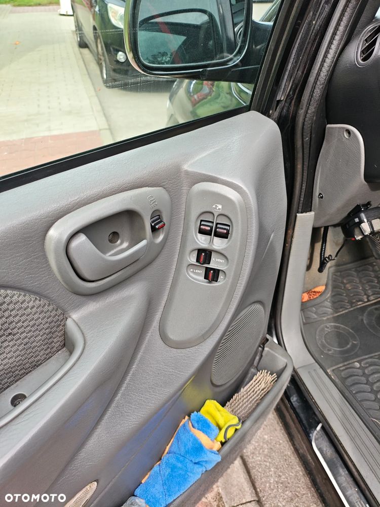 Chrysler Voyager 2.5 LX CRD - 9