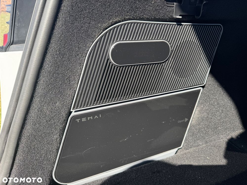 Tesla Model Y - 11