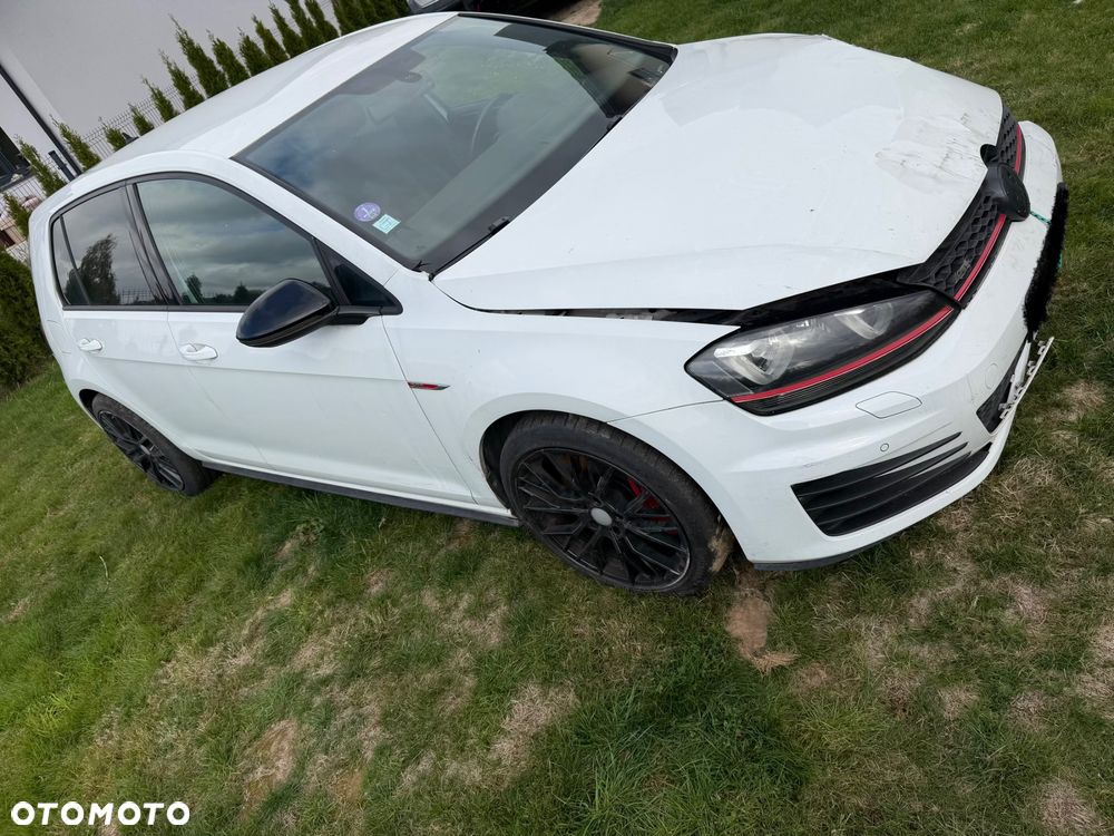 Volkswagen Golf GTI Performance BlueMotion Technology - 1