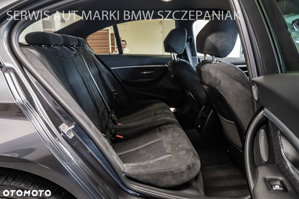 BMW Seria 3 330i M Sport - 28