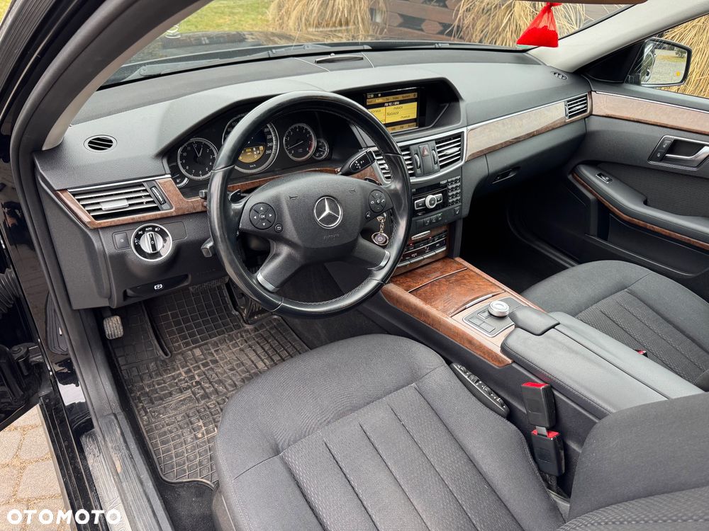 Mercedes-Benz Klasa E 250 CGI BlueEffICIENCY Elegance - 21