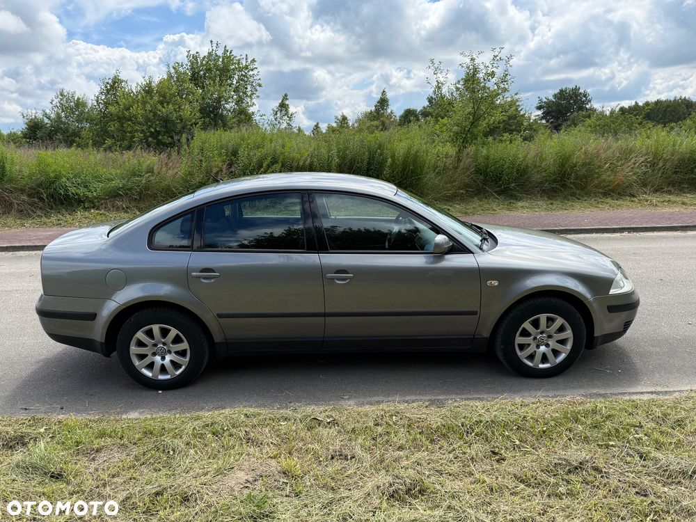 Volkswagen Passat 1.9 TDI Basis - 11