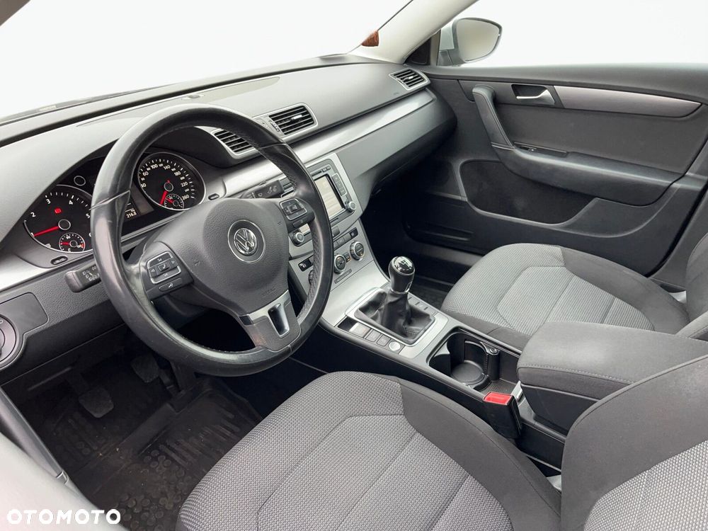Volkswagen Passat - 9