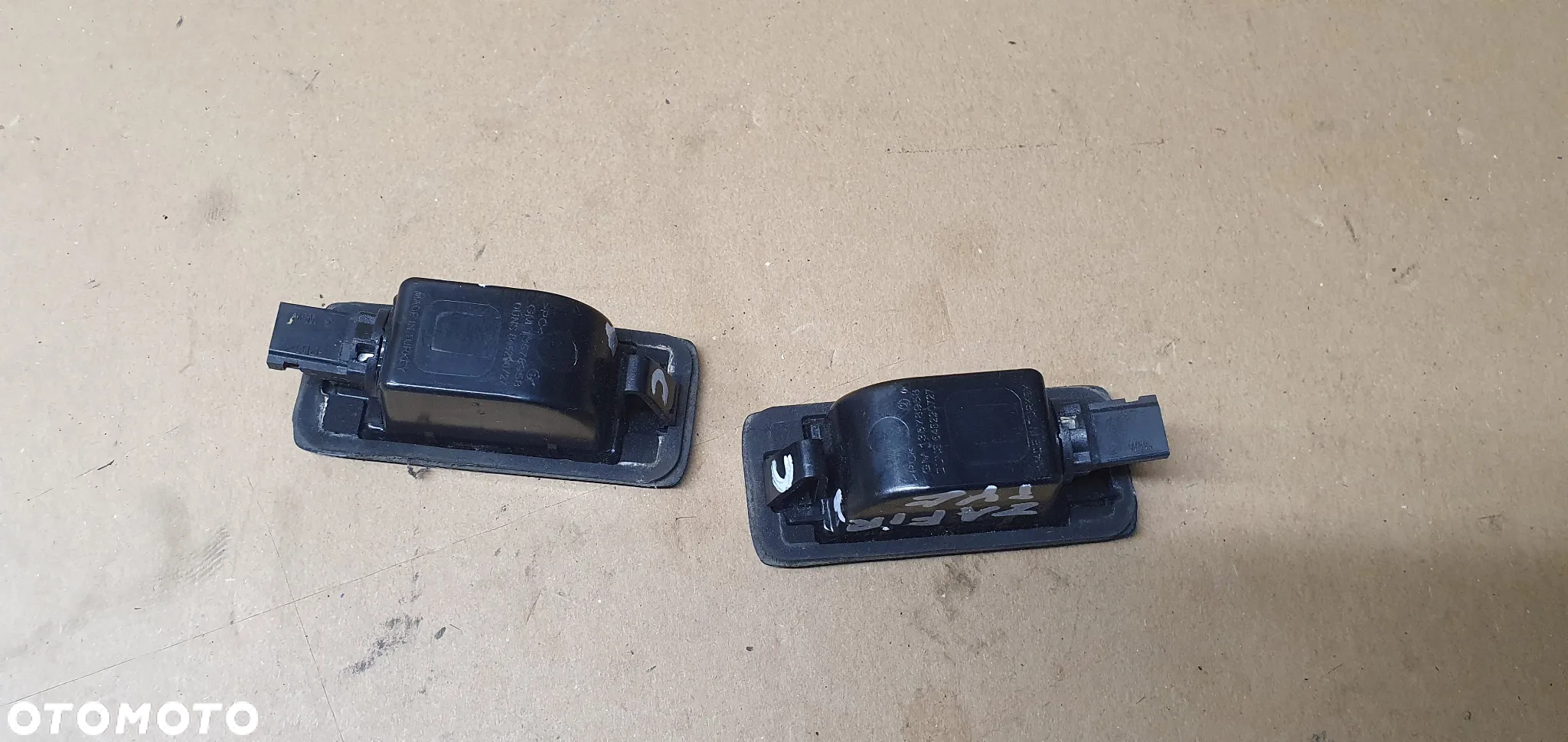 Lampka podświetlenie tablicy rejestracyjnej Opel Zafira C 13578958 - 4