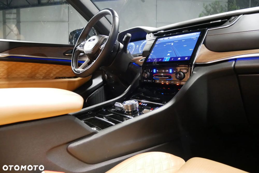 Jeep Grand Cherokee - 26