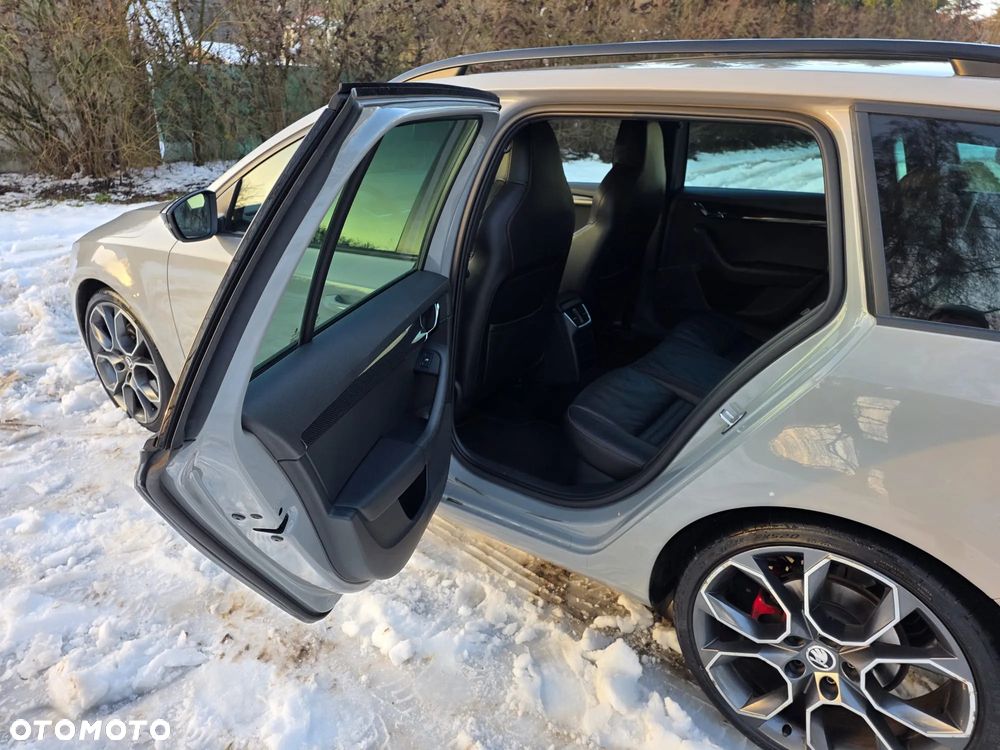 Skoda Octavia 2.0 TDI DSG RS - 10