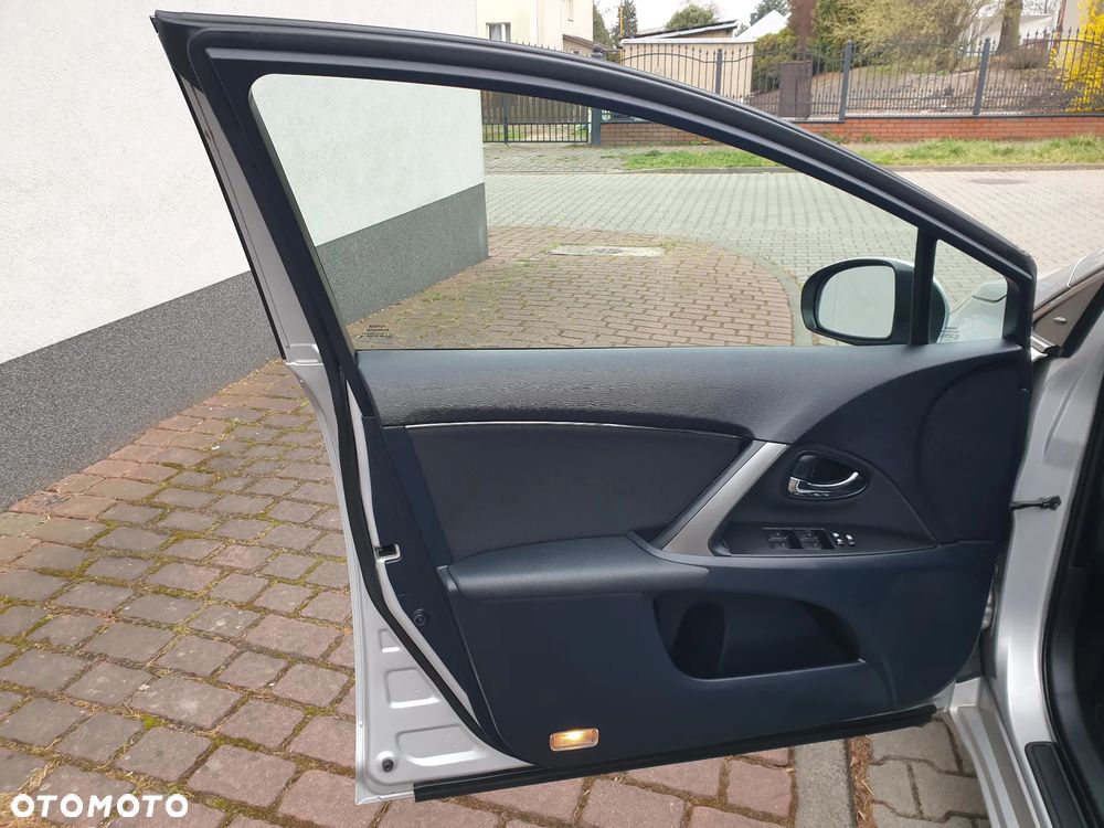 Toyota Avensis Touring Sports 1.8 Edition S+ - 21