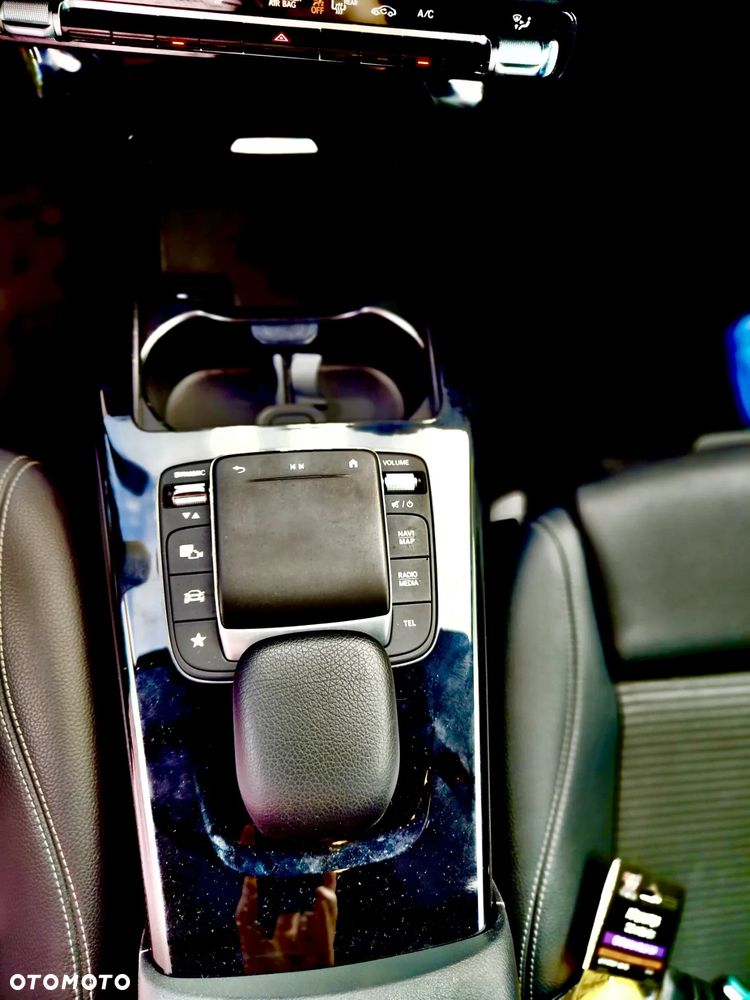 Mercedes-Benz Klasa A 180 7G-DCT Special Edition - 34