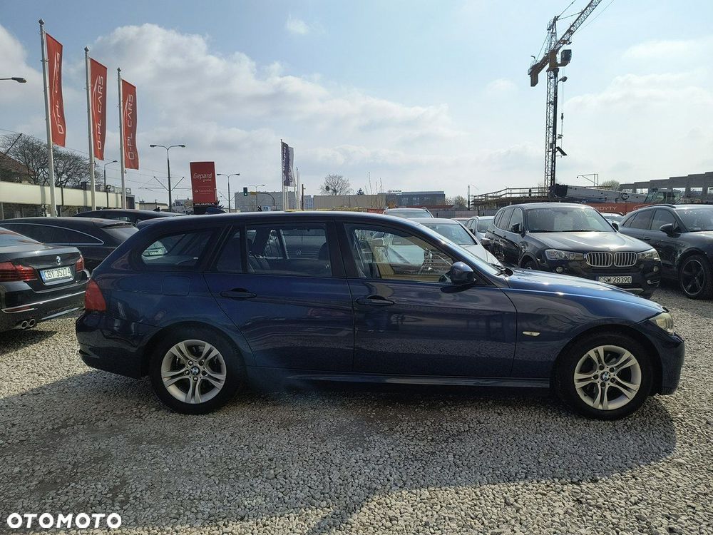BMW Seria 3 318i - 30