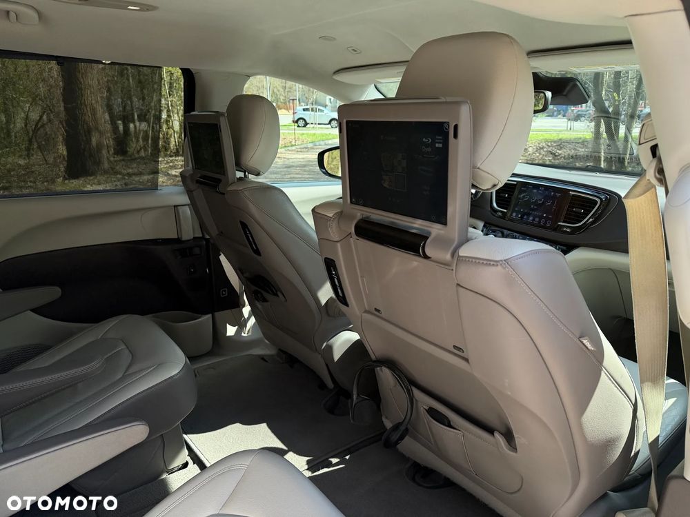 Chrysler Pacifica - 14