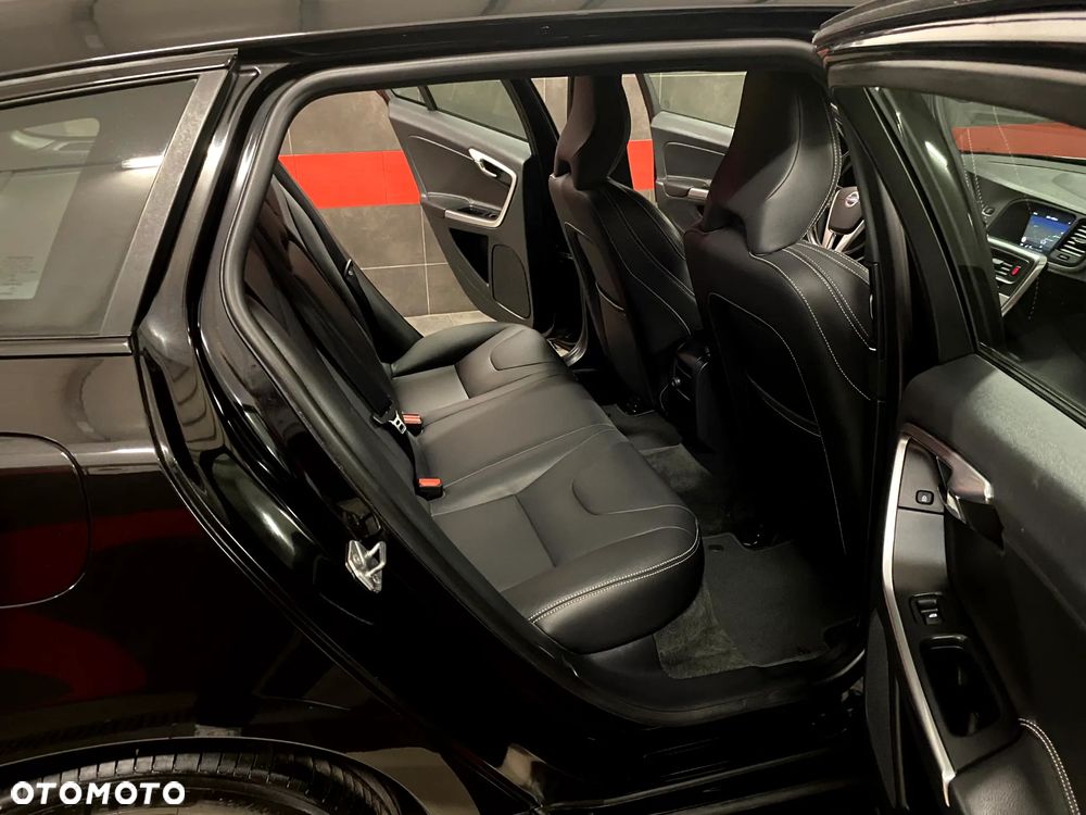 Volvo V60 D3 Momentum - 24