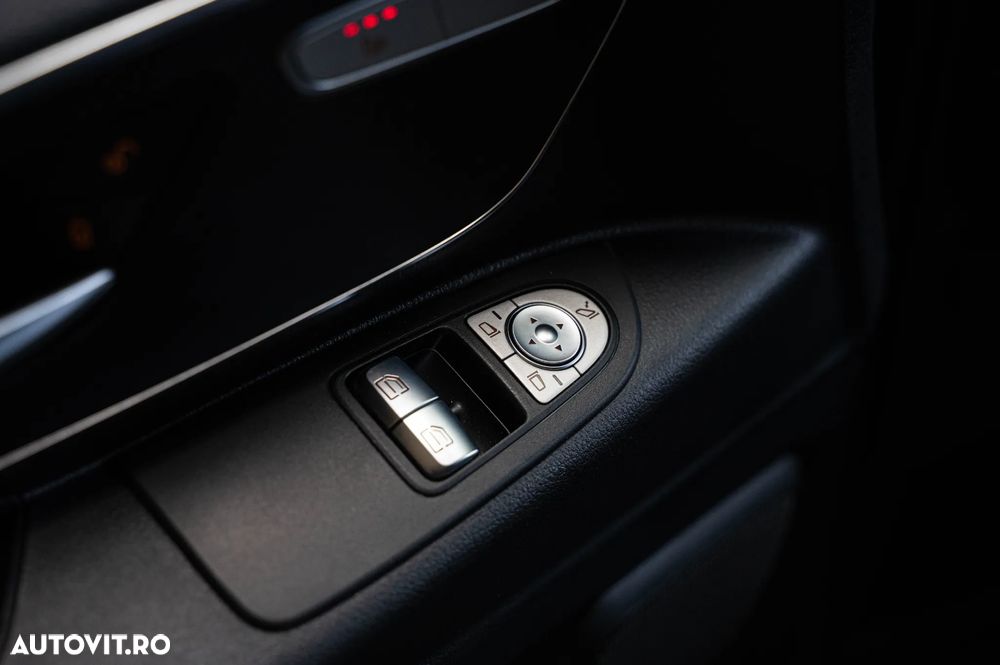 Mercedes-Benz Vito Compact 119 CDI 190CP RWD 9AT BASE - 24