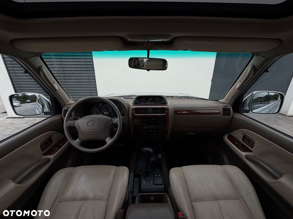 Toyota Land Cruiser - 7