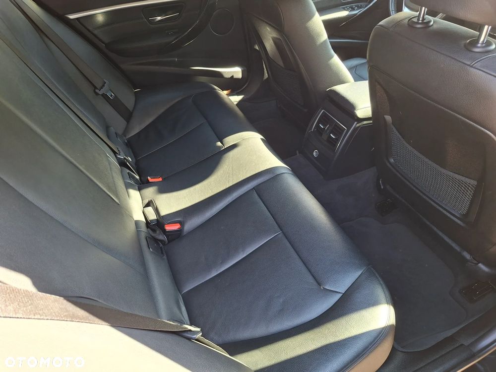 BMW Seria 3 320d Luxury Line - 12