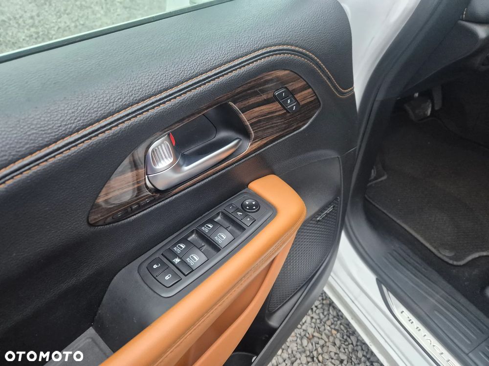 Chrysler Pacifica - 10