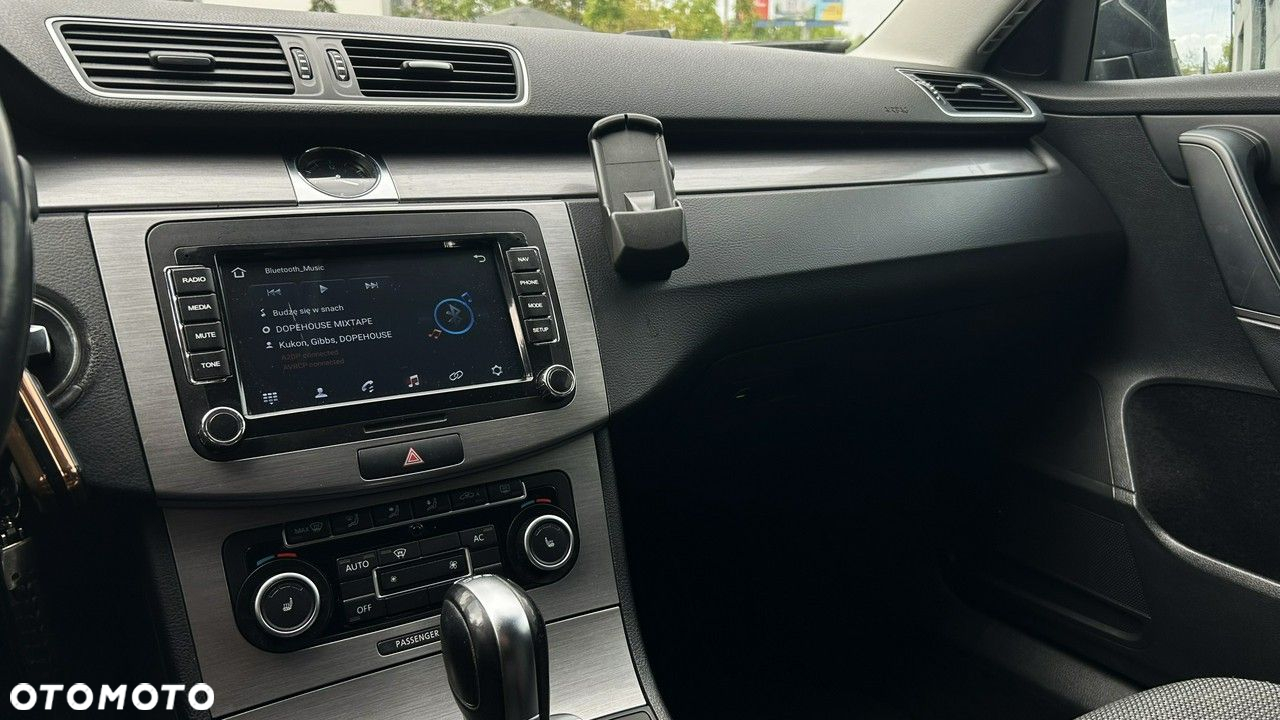 Volkswagen Passat - 10