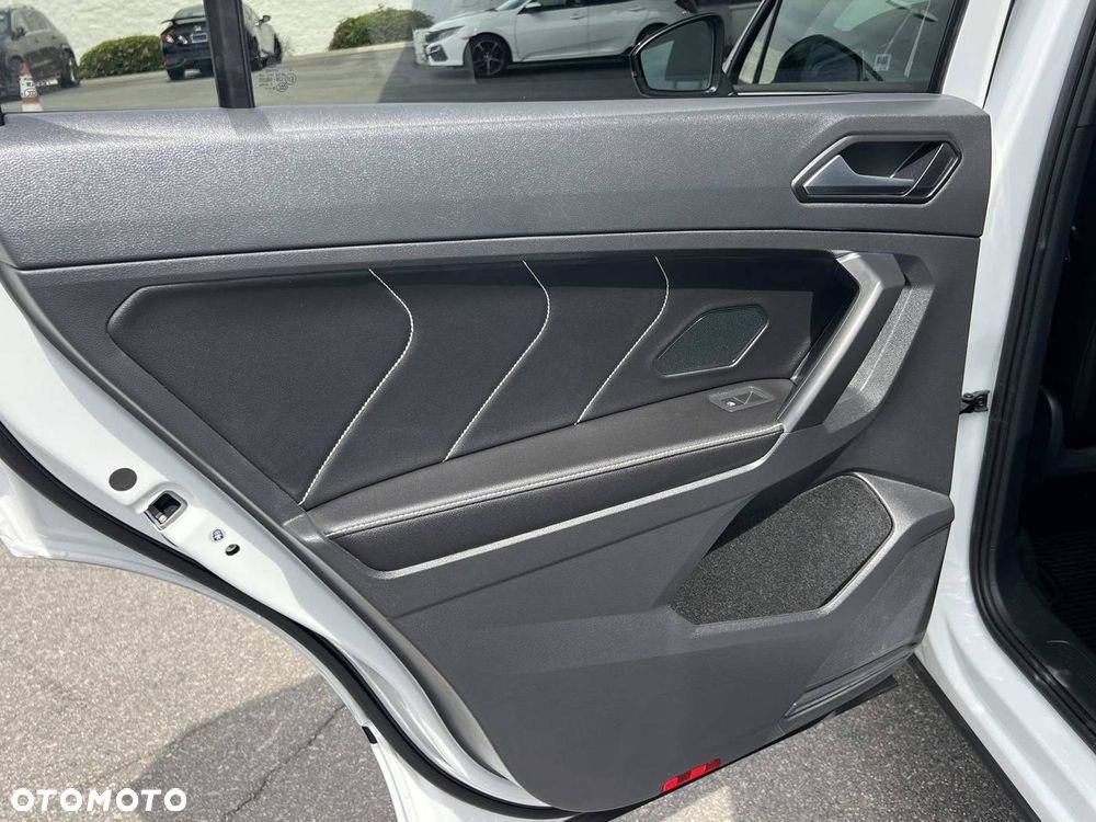 Volkswagen Tiguan - 11