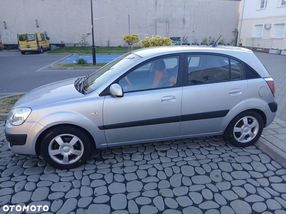 Kia Rio - 2