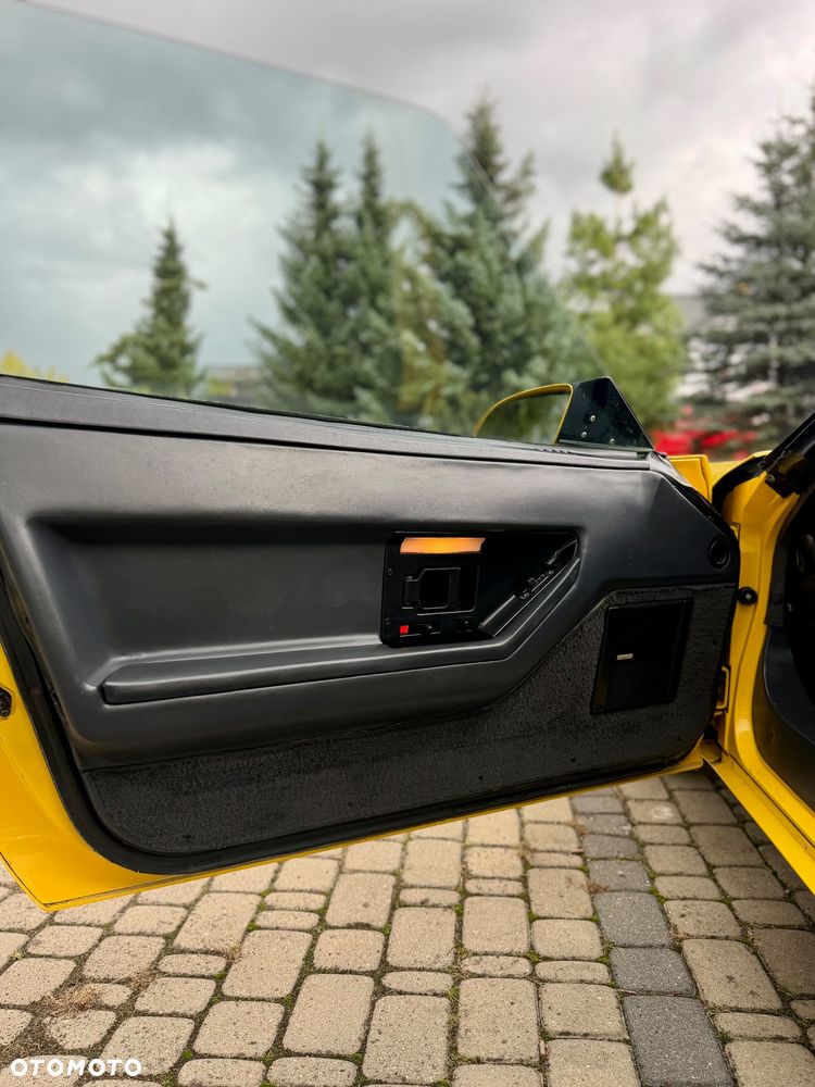 Chevrolet Corvette - 24